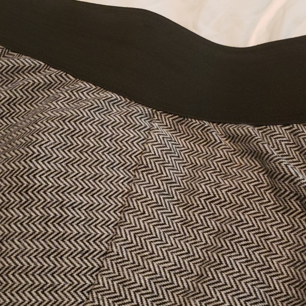 Patterned Mini skirt - Picture 2 of 3